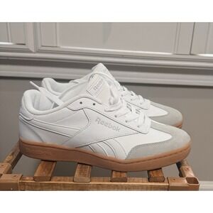 Reebok Women leather Suede Sneakers White Gum Sole Breathable Lace Up Size 8